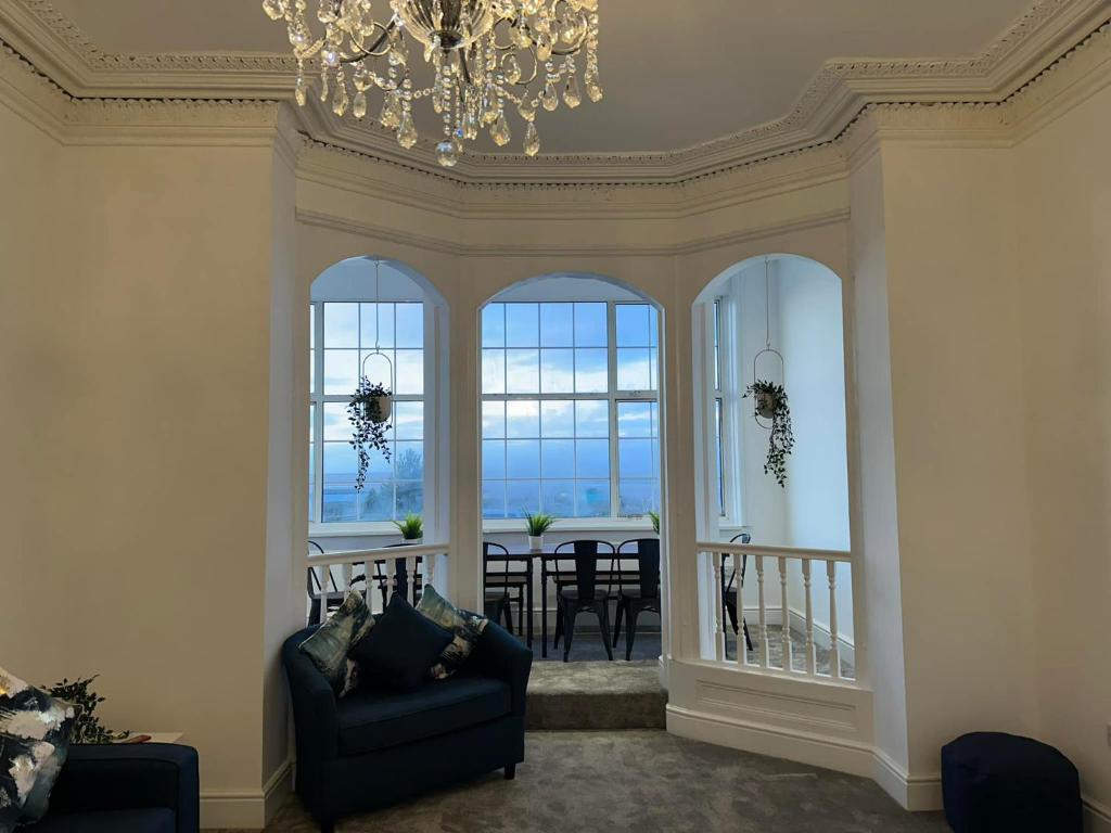 a living room with a chandelier and a dining room at New Sandpiper Apartments in Fleetwood