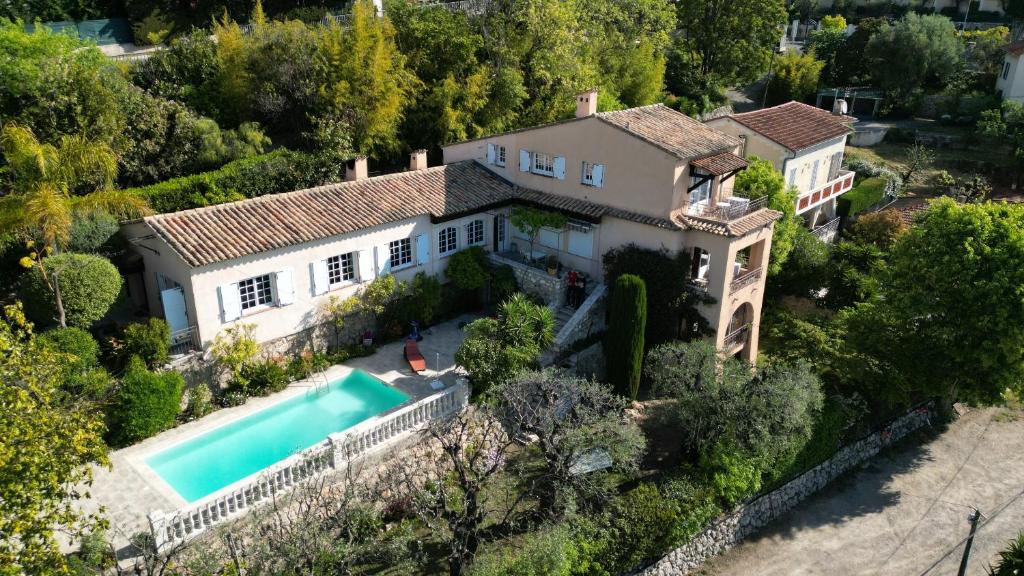 an aerial view of a house with a swimming pool at les petites terrasses in Grasse