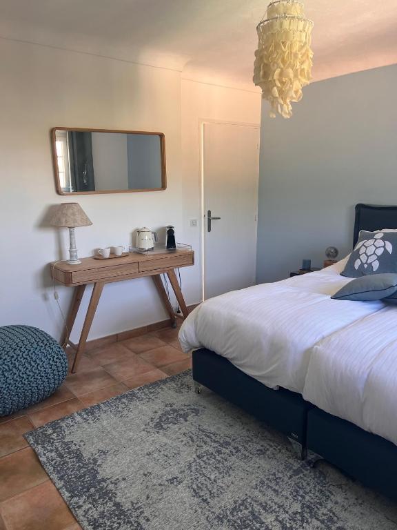 les petites terrasses - Chambre Jumelle Avec Salle De Bain Privée