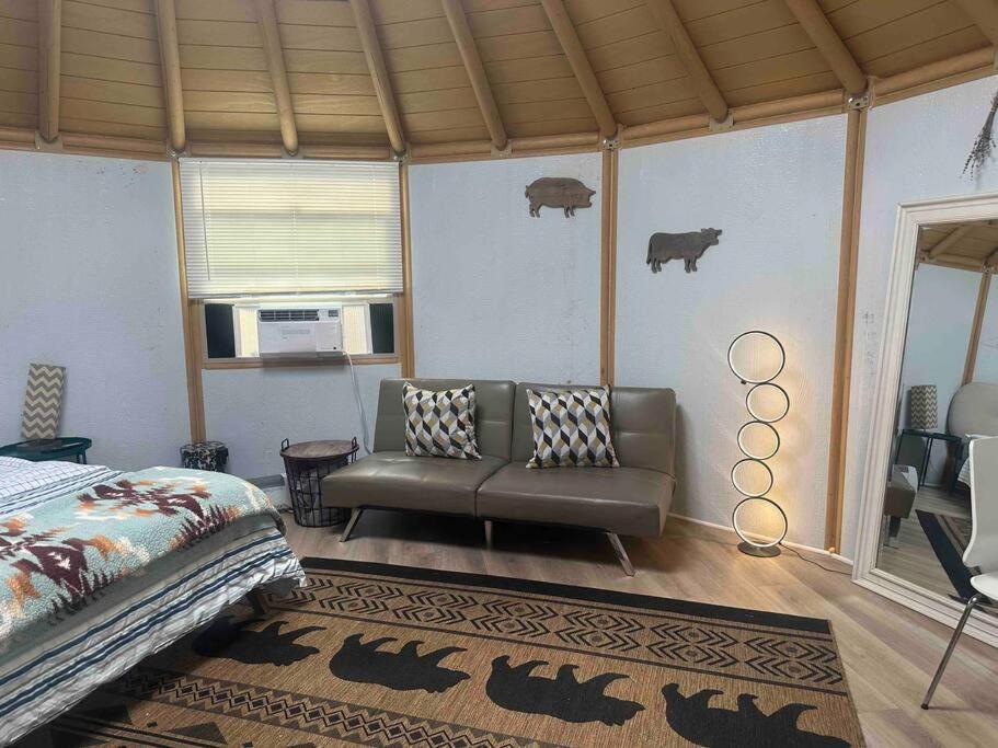 Posezení v ubytování Glamping-Sky Dome Yurt-Tiny House-2 by Lavenders field