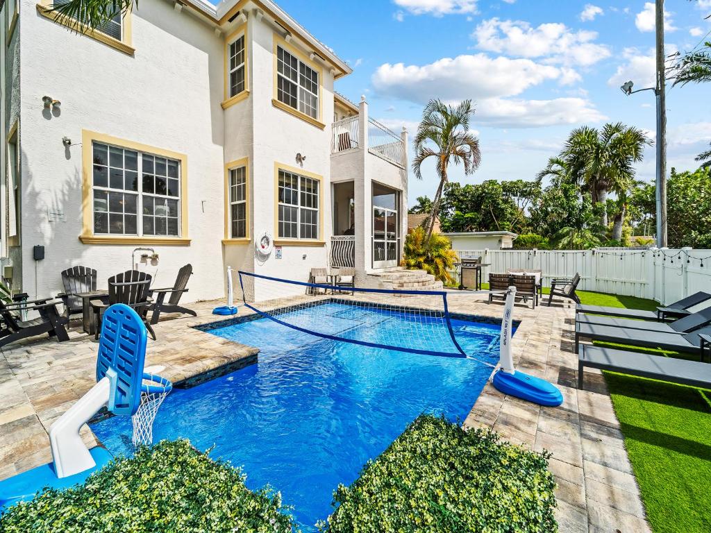 a pool in the backyard of a house at Gorgeous venetian home walk to beach with HOTTUB in Hollywood