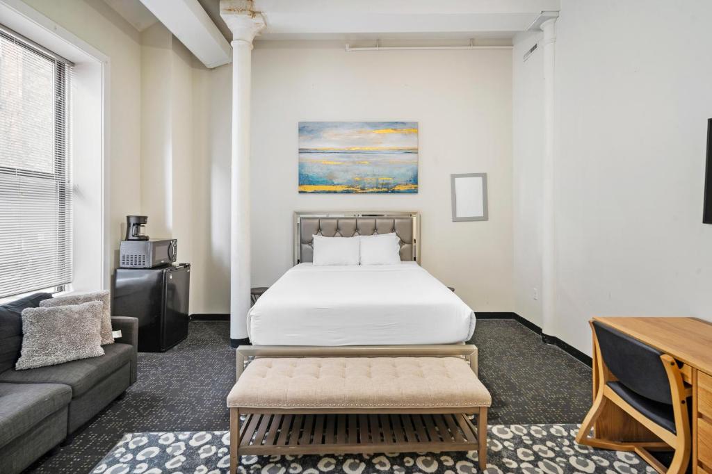 Temple Place Suites 2+3 - Queen Room With Shared Bathroom