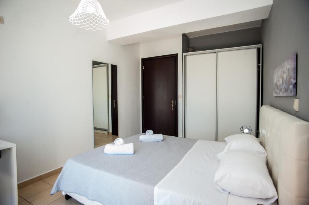 Postel nebo postele na pokoji v ubytování Gravanis IR Home