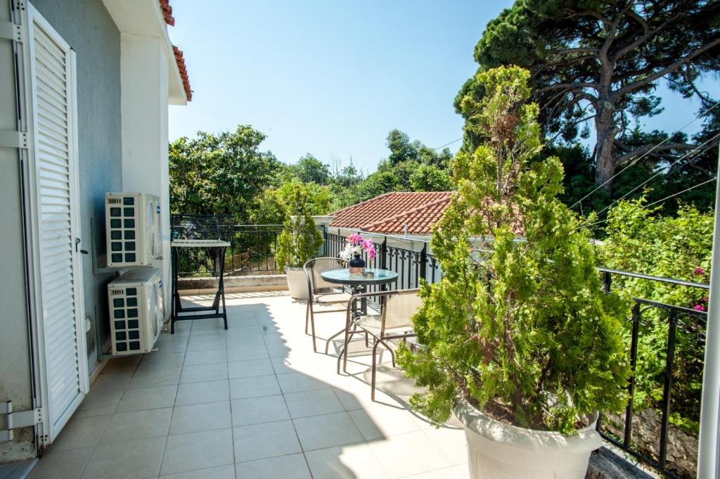 Balkón nebo terasa v ubytování Gravanis IR Home