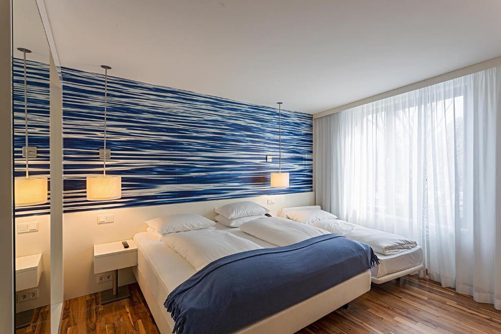 
Family Deluxe Room (2 Adults + 1 Child)
