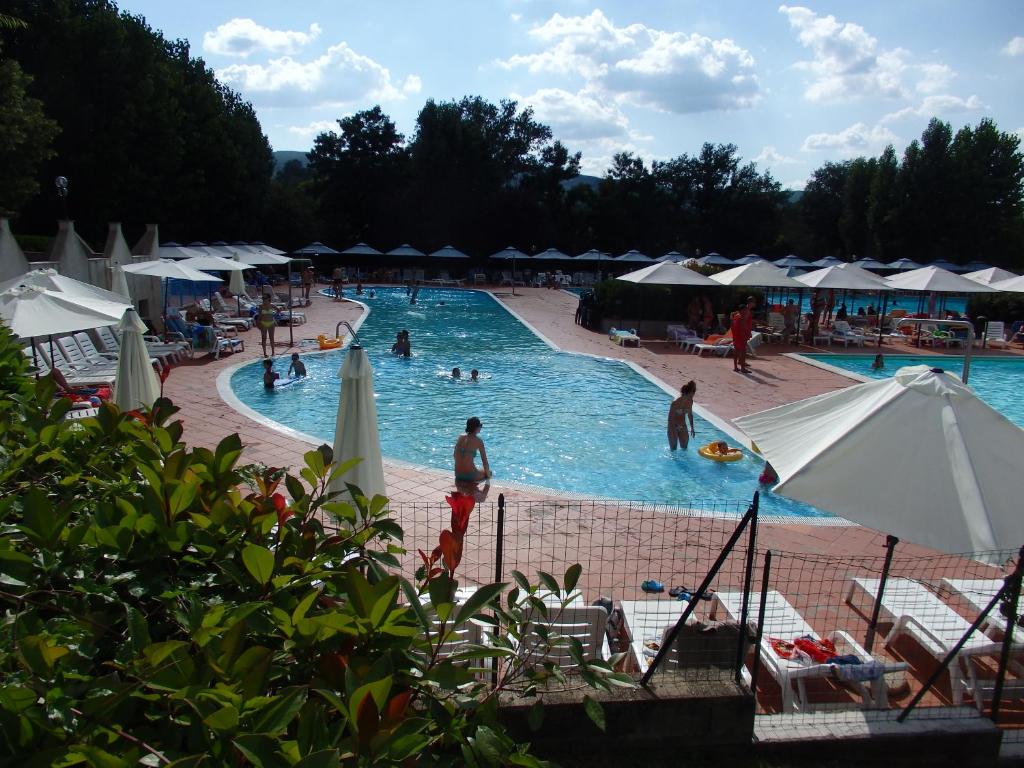 Bazén v ubytování Camping Village la Chiocciola nebo v jeho okolí