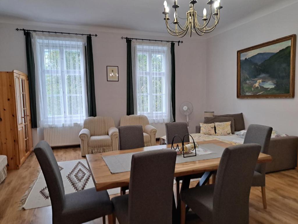 a dining room with a table and chairs at Hanga Apartman, Kőszeg in Kőszeg