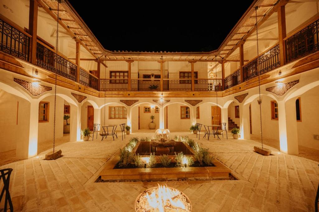 an indoor courtyard with a fountain in the middle of a building at Hotel La Corada in Villa de Leyva