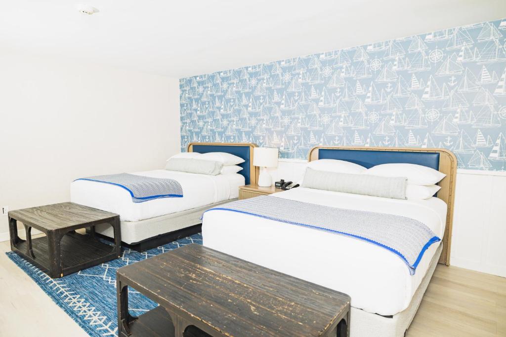 Postel nebo postele na pokoji v ubytování Danfords Hotel & Marina