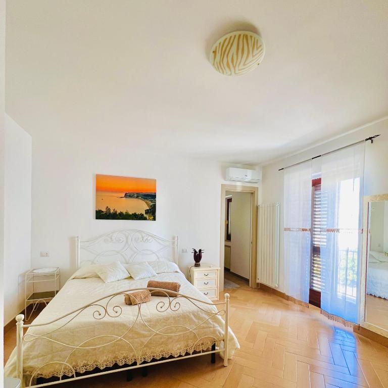 Postel nebo postele na pokoji v ubytování Graziosa Camera privata vista mare in centro