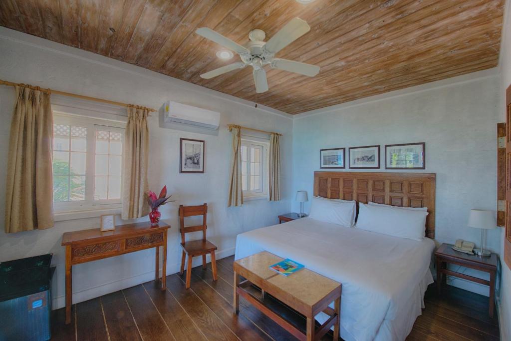 A Stone's Throw Away - 带花园的王室