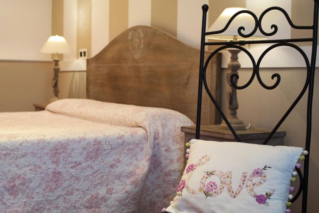 A bed or beds in a room at Hospedaje Villa Pilar