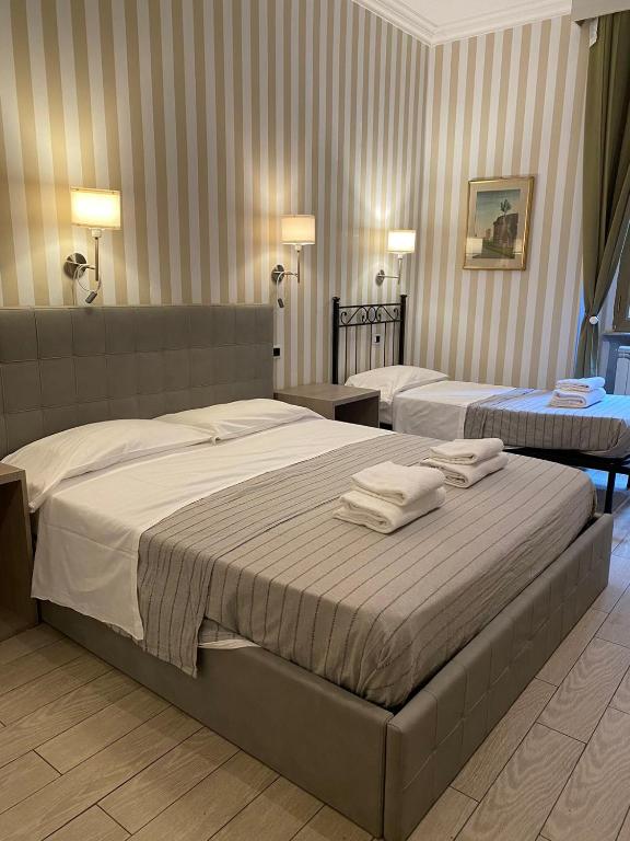 RANK ROOMS - Triple Room With Private Bathroom