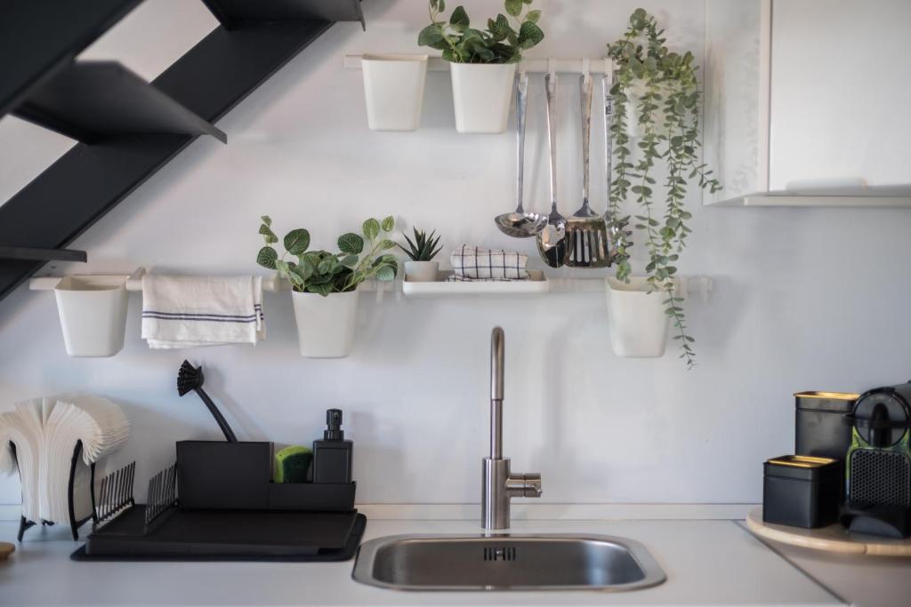 A kitchen or kitchenette at Duplex Buddha Málaga Centro