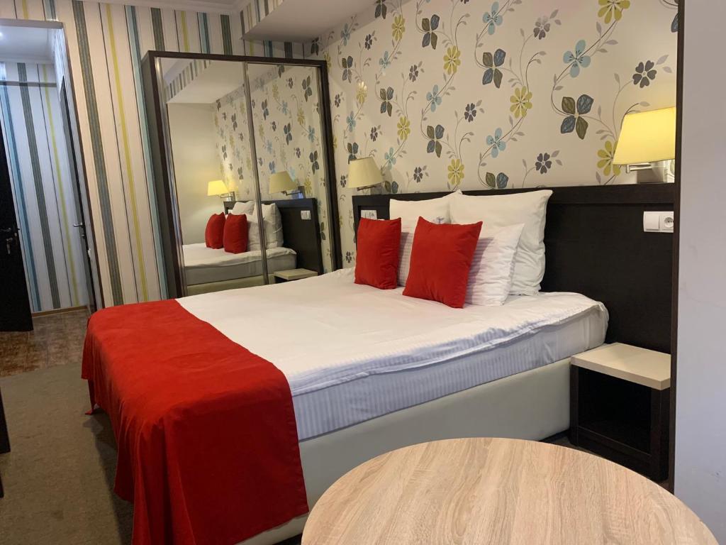 Postel nebo postele na pokoji v ubytování East Gate Boutique Hotel