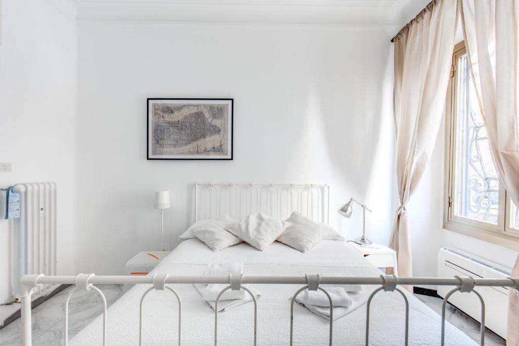 Uma cama ou camas num quarto em Locanderia Roma