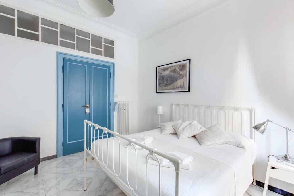 Uma cama ou camas num quarto em Locanderia Roma