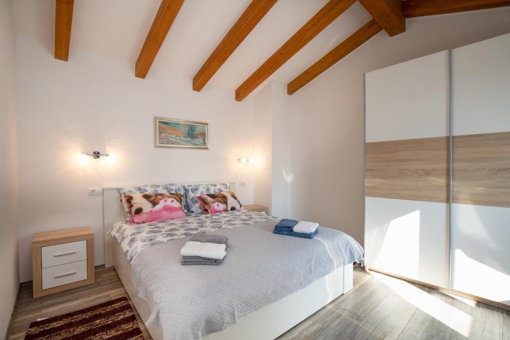 Łóżko lub łóżka w pokoju w obiekcie Holiday Home Fradelani