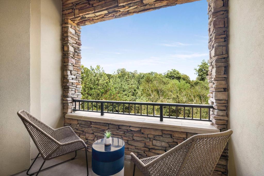 The Woodlands Resort, Curio Collection by Hilton - King Room Met Balkon