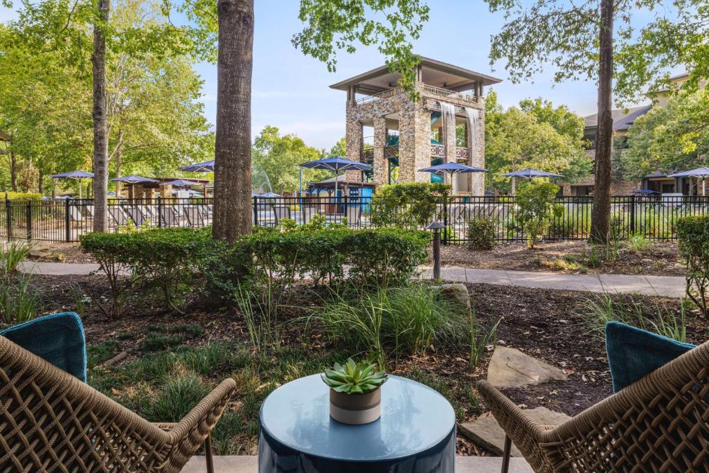 The Woodlands Resort, Curio Collection by Hilton - Queen Room With Two Queen Beds And Pool Access