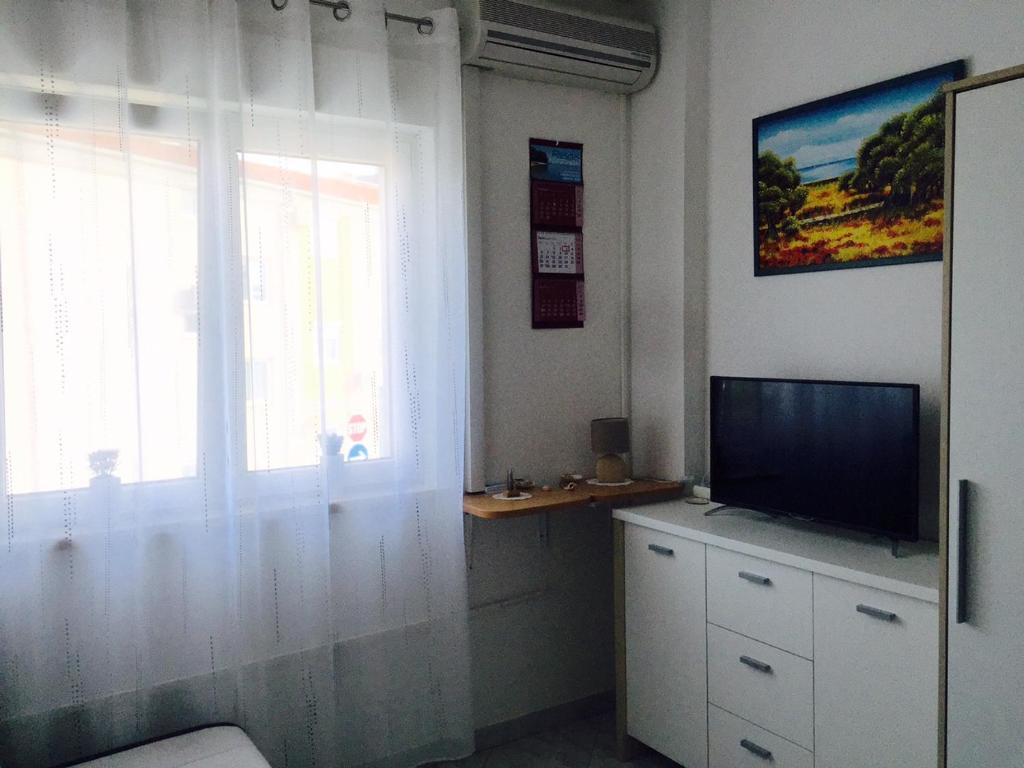En TV eller et underholdningssystem på Apartment Umag Nelly