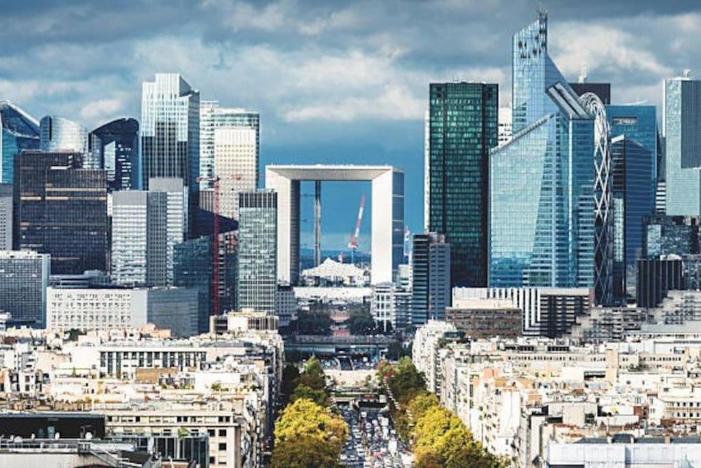 a view of a city with many tall buildings at PARIS La Défense Appt 3 Pièces in Nanterre