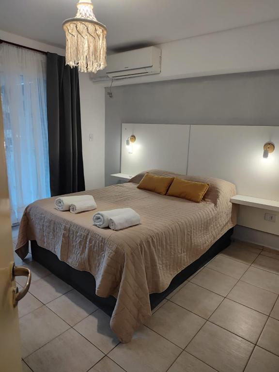 a bedroom with a large bed with towels on it at Depto. PREMIUM Barrio Norte in San Miguel de Tucumán