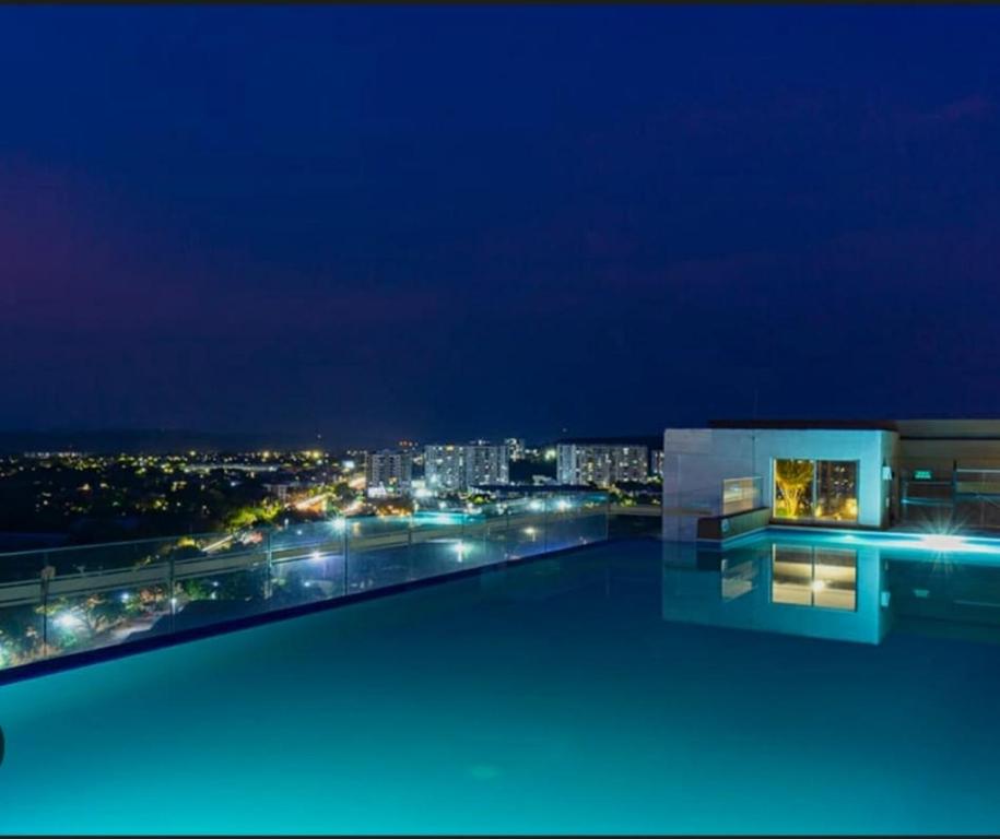 a view from the roof of a building at night at Hermoso apartamento, moderno, club house, excelente ubicación!, in Neiva