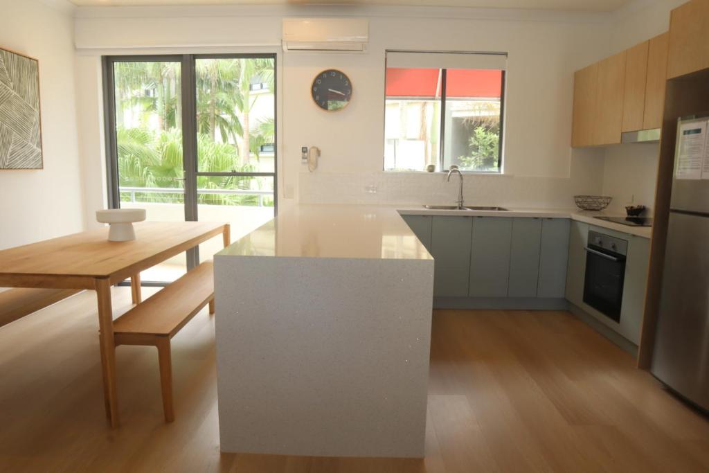 Kuchyň nebo kuchyňský kout v ubytování Coolum Beach Resort