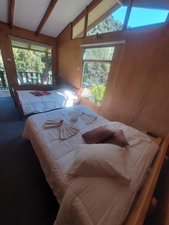 Postel nebo postele na pokoji v ubytování Los Lagos Lodge