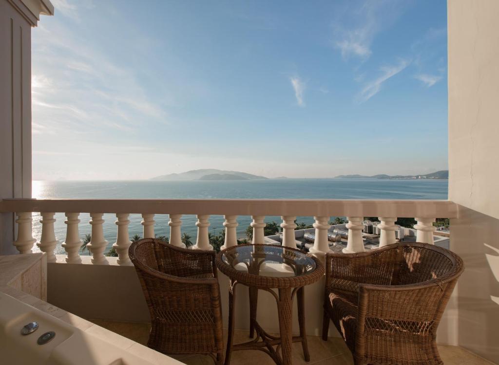 Executive Suite Ocean View + Inclusive One-Time Afternoon Tea per room
