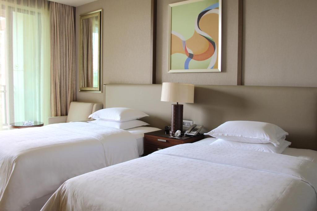 Sheraton Bailuhu Resort, Huizhou - Deluxe Twin Room Mit Lake View