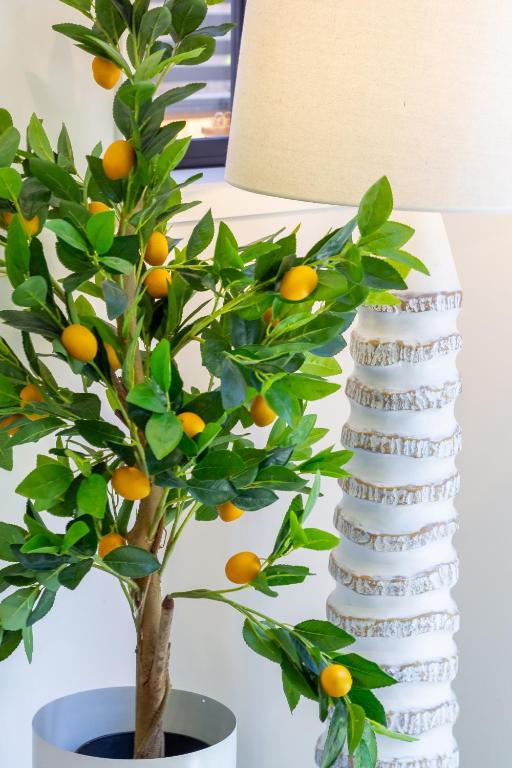 Central Chch Greek Island Vibe 2bed townhouse - Resim 18