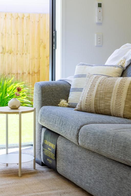 Central Chch Greek Island Vibe 2bed townhouse - Resim 12