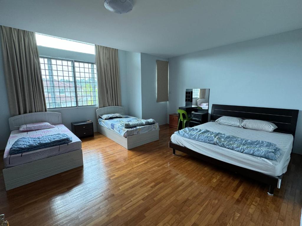 Postel nebo postele na pokoji v ubytování HmAirbnb@Two