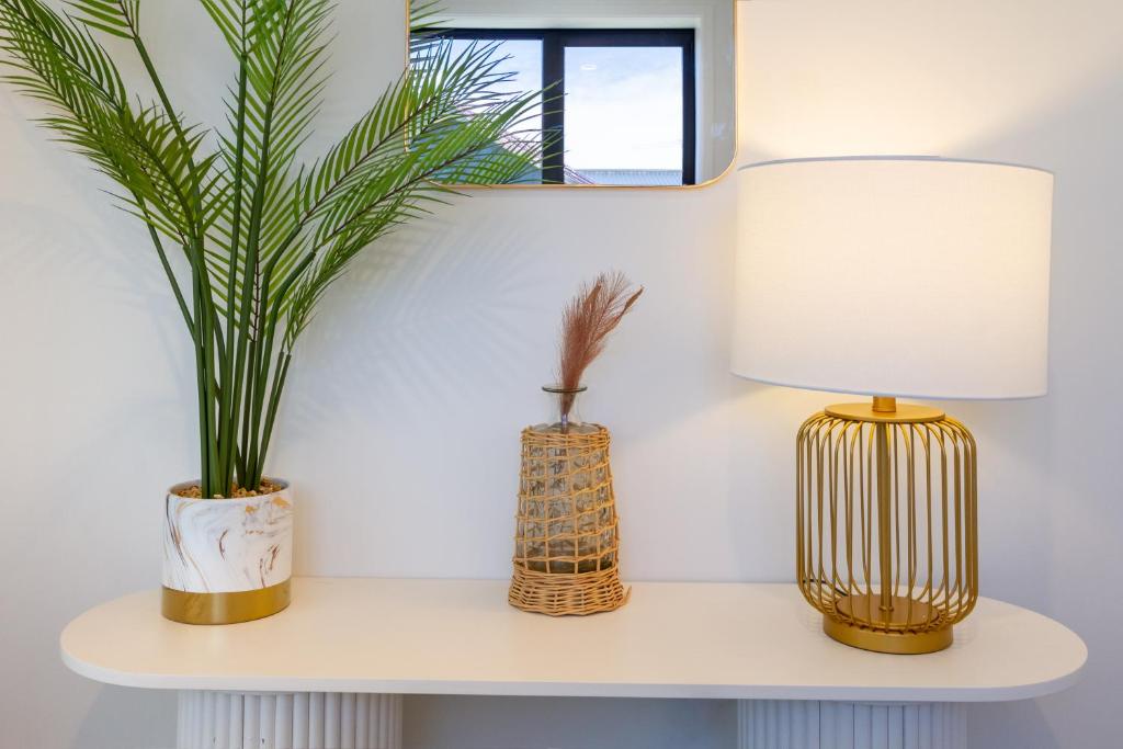 Central Chch Greek Island Vibe 2bed townhouse - Resim 29