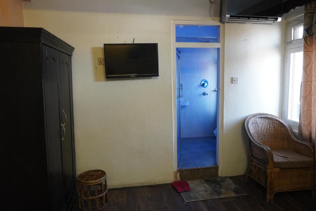 TV a/nebo společenská místnost v ubytování Hotel Travelers Home