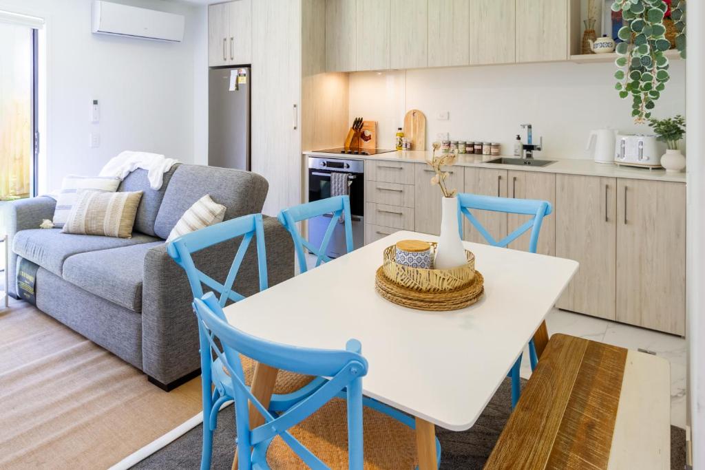 Central Chch Greek Island Vibe 2bed townhouse - Resim 19