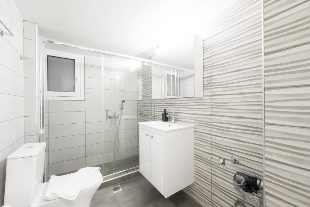 Koupelna v ubytování New Spacious & Stylist Apt