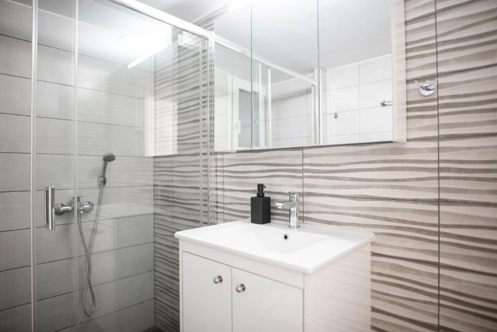 Koupelna v ubytování New Spacious & Stylist Apt