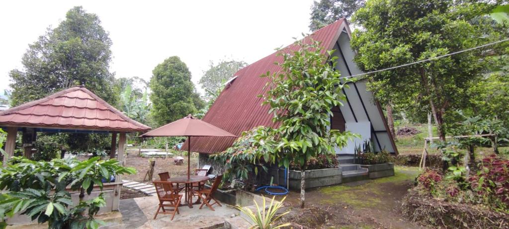 Zahrada ubytování Jon's Paradise Villa and Resto