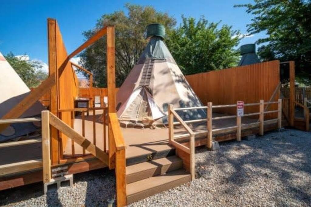 Fotografie z fotogalerie ubytování Moab RV Resort Glamping Tipi OK56 v destinaci Moab