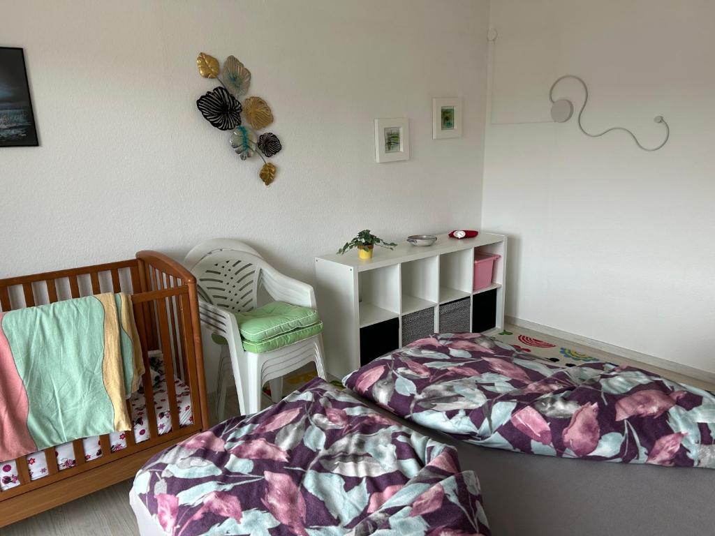 Postel nebo postele na pokoji v ubytování Wunderschöne Ferienwohnung in Nagel am See