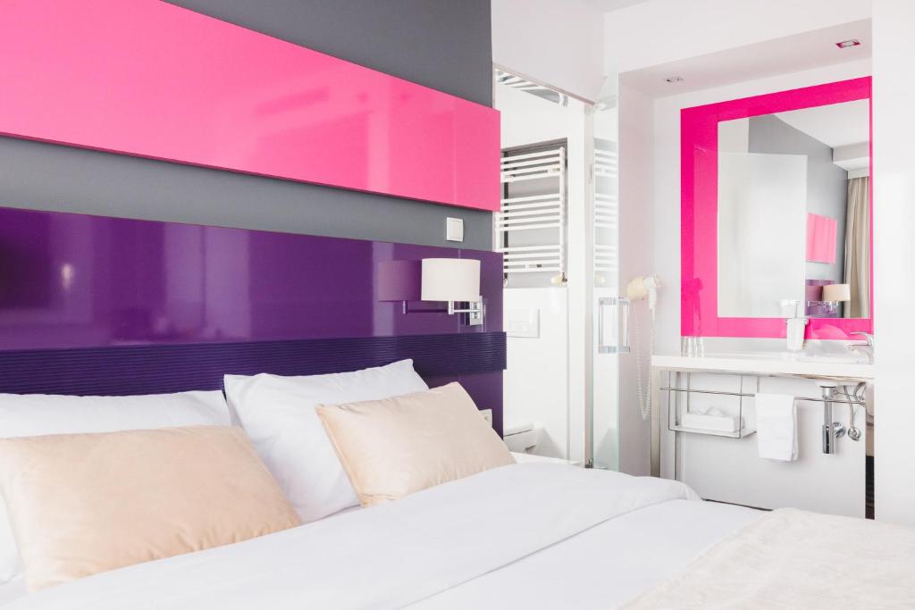 Posteľ alebo postele v izbe v ubytovaní METROPOL Hotel Katowice