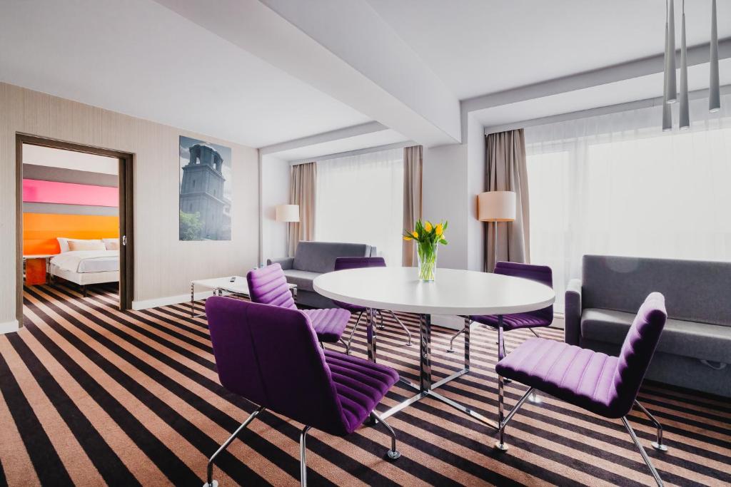 Posedenie v ubytovaní METROPOL Hotel Katowice