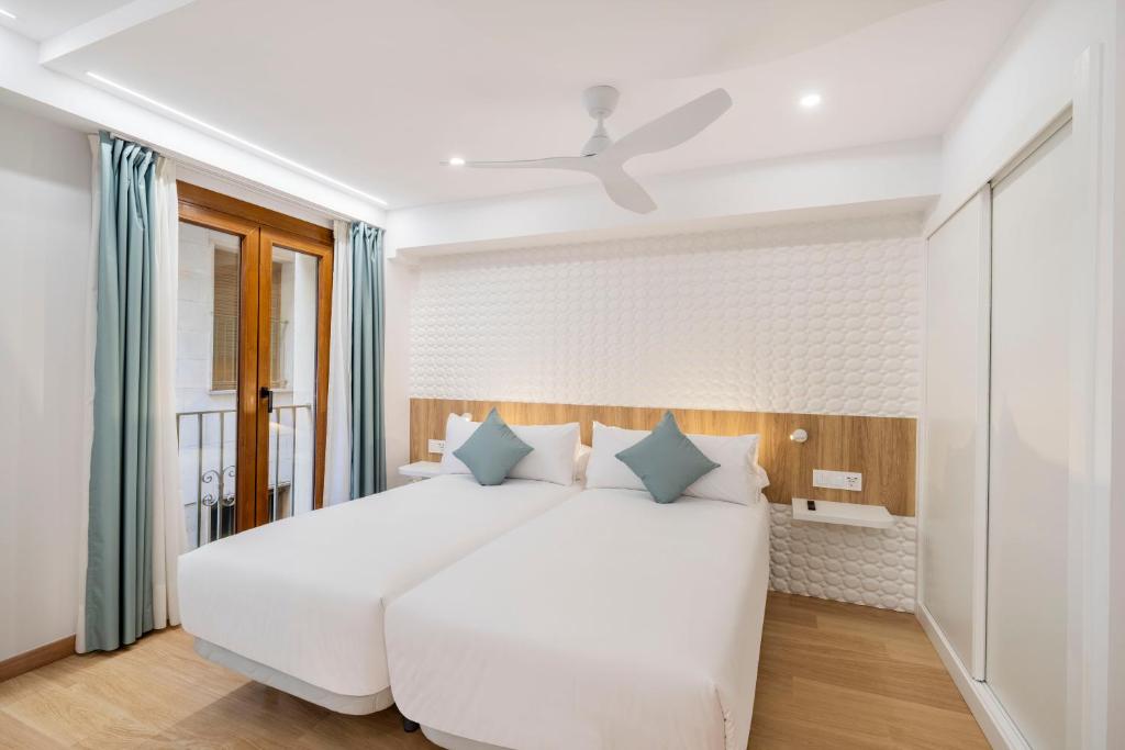 Odyssey Rooms Alicante - Superior-Dreibettzimmer