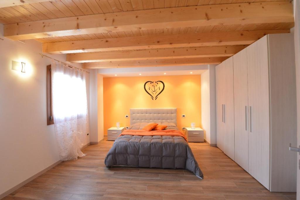 a bedroom with a bed with a heart on the wall at B&B Il Sentiero in Noale