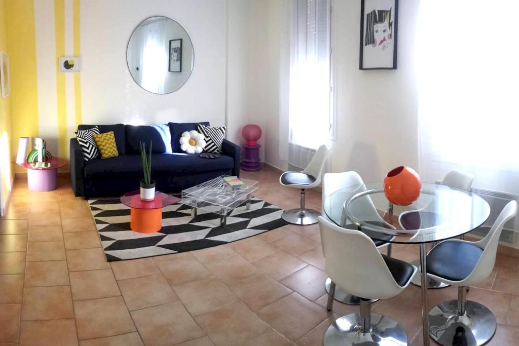 Гостиная зона в Appartement d'une chambre avec wifi a Avignon