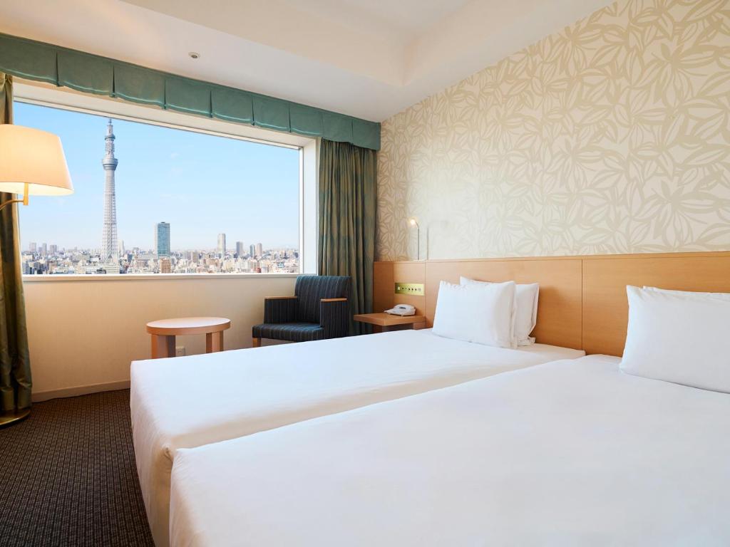 Postel nebo postele na pokoji v ubytování Tobu Hotel Levant Tokyo