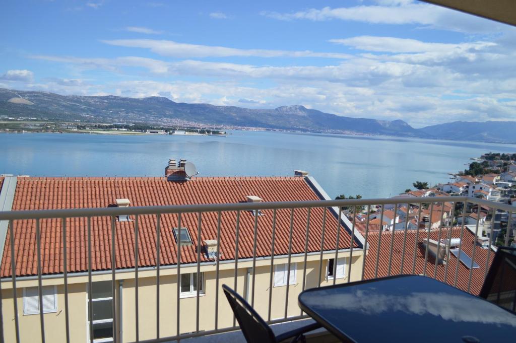 a view of a large body of water from a balcony at Apartment Quattro in Trogir